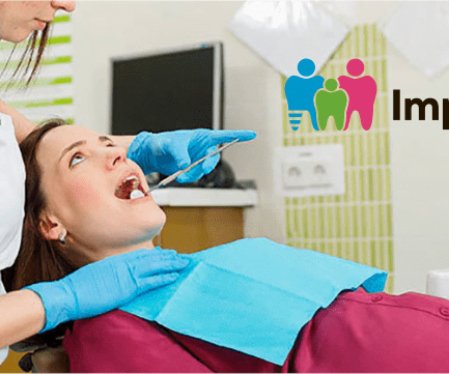 mujer embarazada en la visita al dentista para mantener su boca sana durante el embarazo