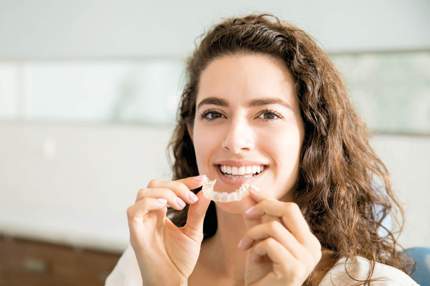 la ortodoncia invisible en adultos