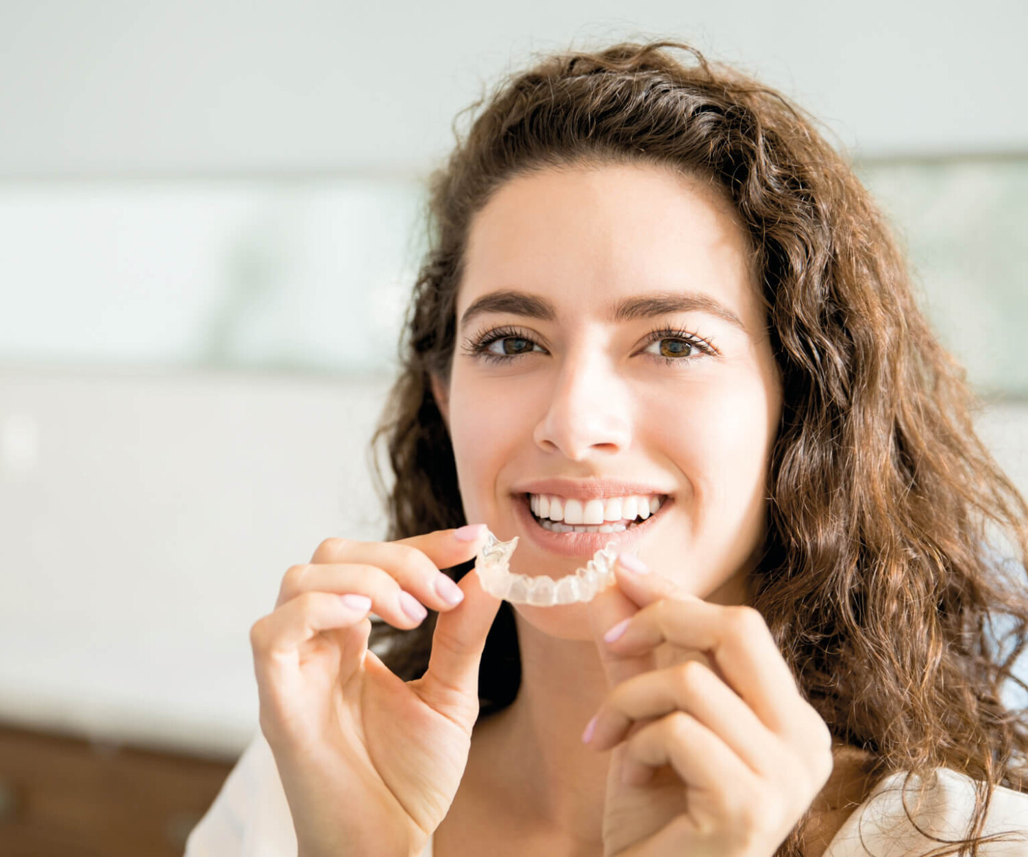 la ortodoncia invisible en adultos