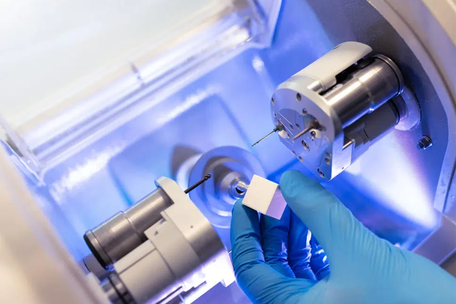 Fresadora para la construcción de férula para el bruxismo