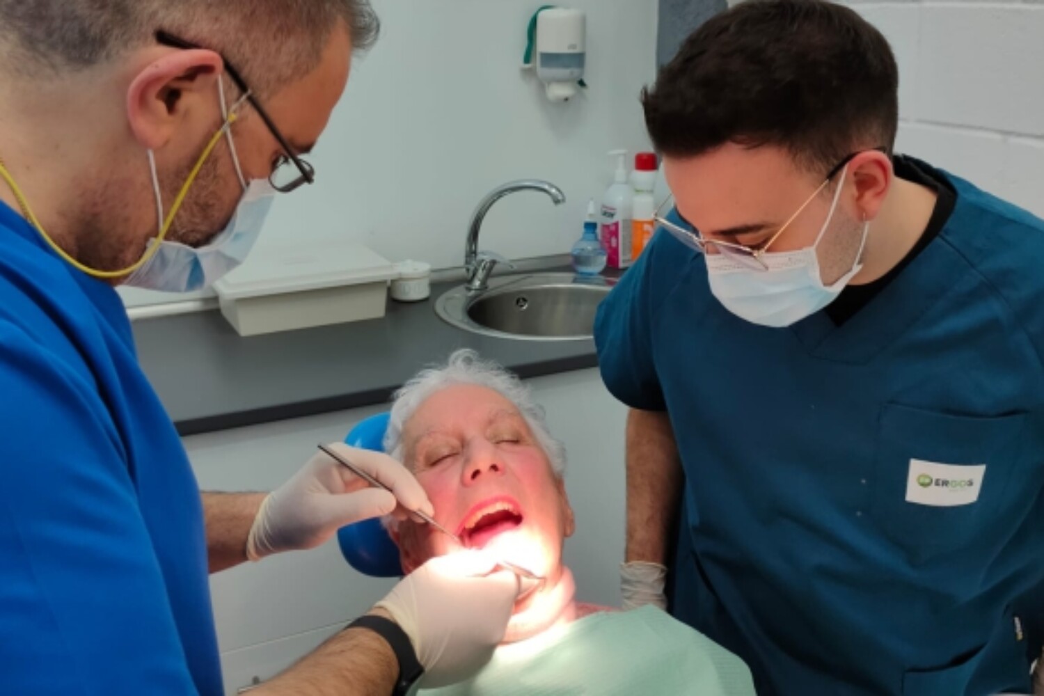 cirugía guiada en implantes dentales